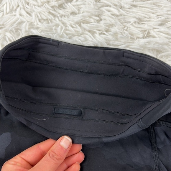 Lululemon Invigorate High-Rise Short 10" Heritage 365 Camo Deep Coal Multi - Picture 3 of 5